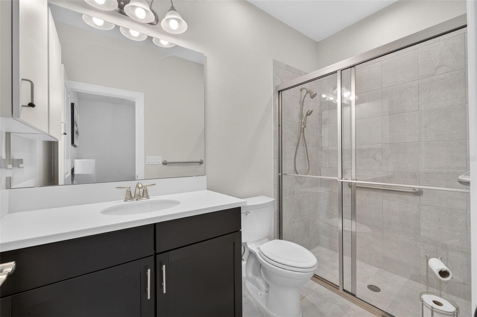 En-Suite Bath - 908 BRAEWOOD DR, CLERMONT
