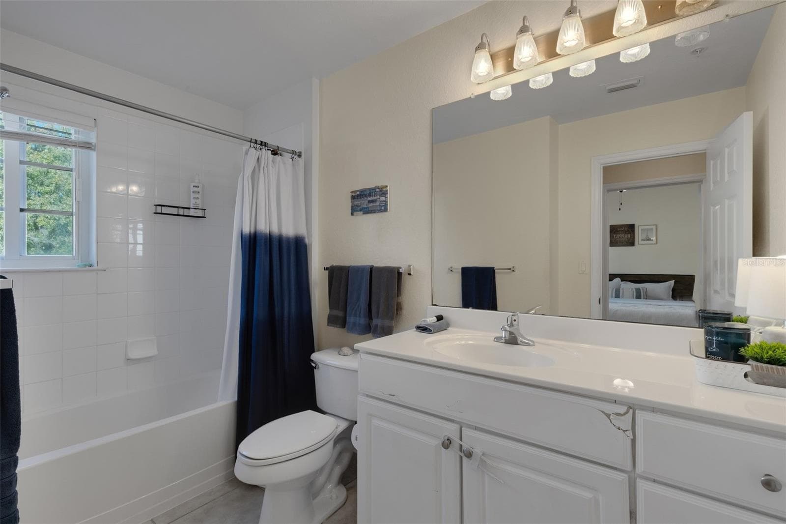 Second Floor Full Bathroom - 9872 MEADOW FIELD CIR #503, TAMPA