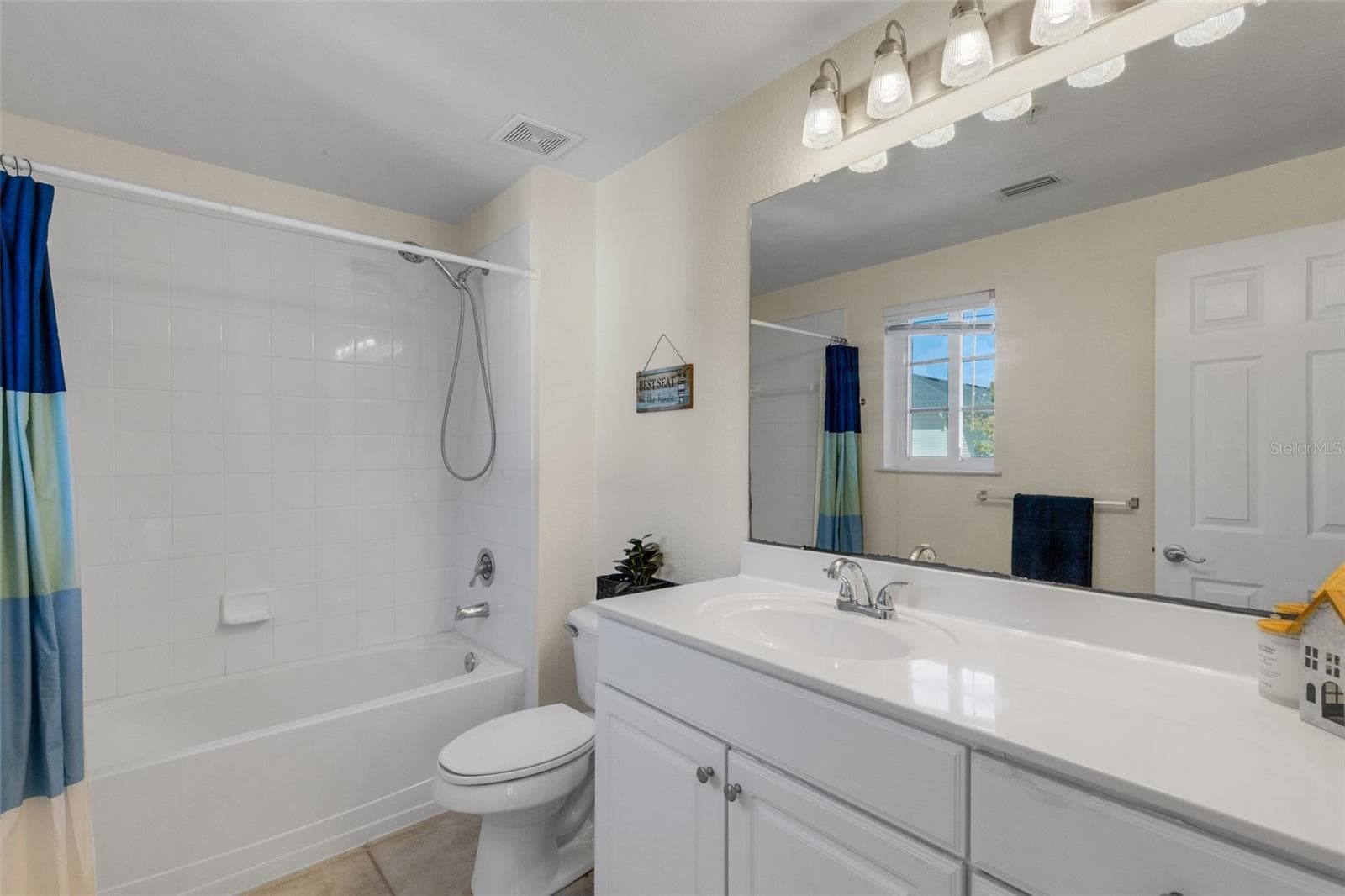 Third Floor Ensuite Bathroom - 9872 MEADOW FIELD CIR #503, TAMPA