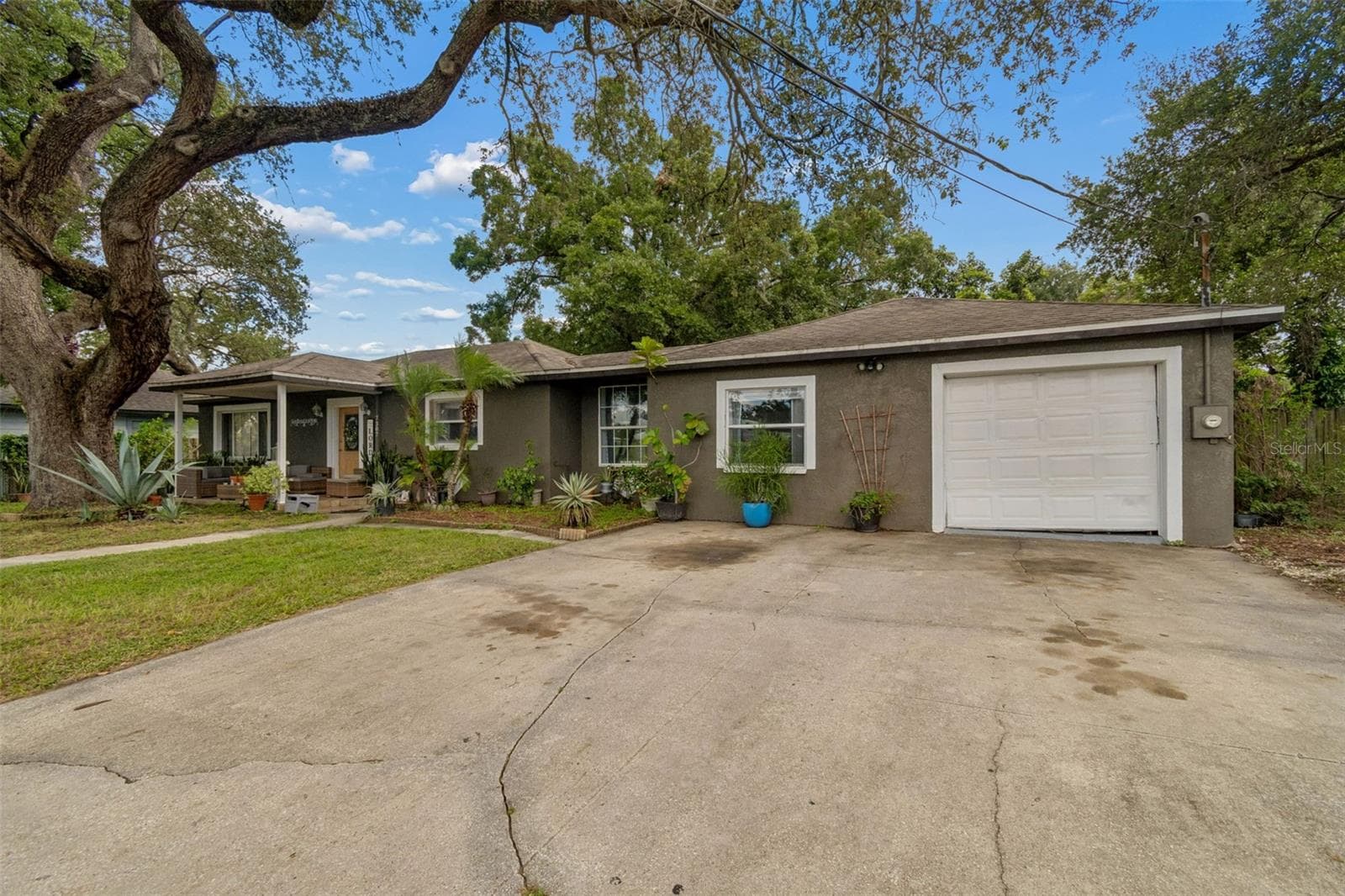 Single Family Residence at 7307 N HUNTLEY AVE, TAMPA, photo 3 of 33