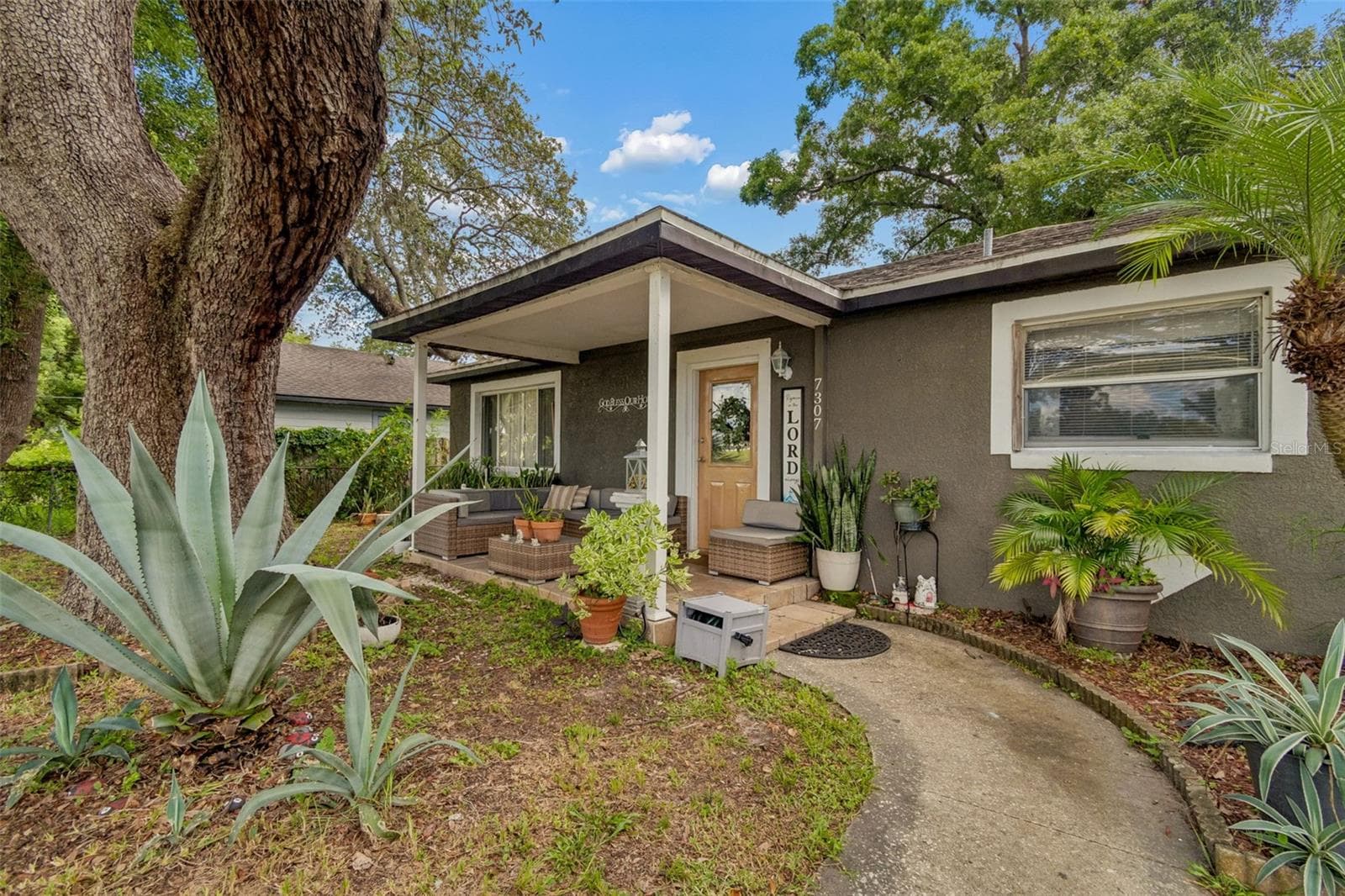 Single Family Residence at 7307 N HUNTLEY AVE, TAMPA, photo 4 of 33