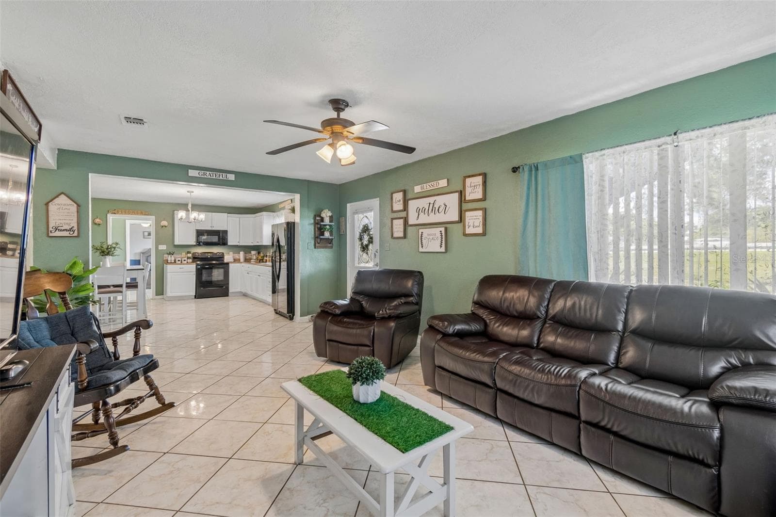 Single Family Residence at 7307 N HUNTLEY AVE, TAMPA, photo 6 of 33