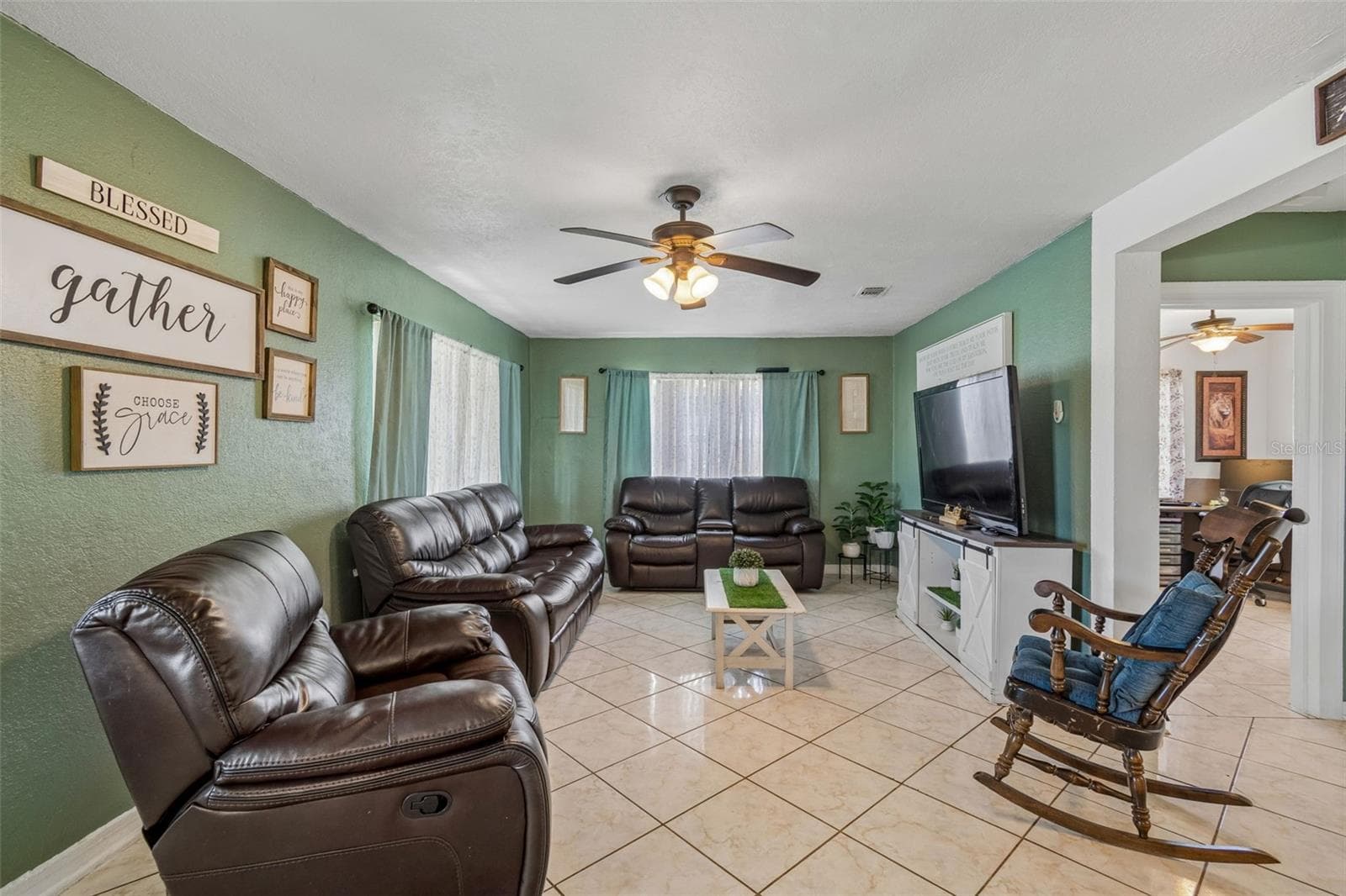 Single Family Residence at 7307 N HUNTLEY AVE, TAMPA, photo 7 of 33