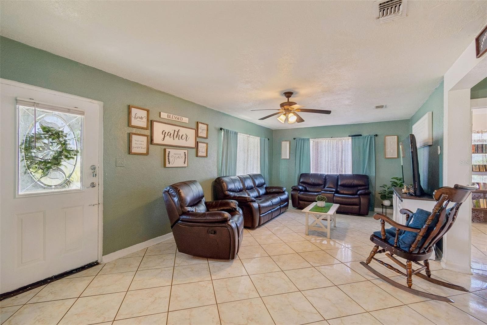 Single Family Residence at 7307 N HUNTLEY AVE, TAMPA, photo 8 of 33