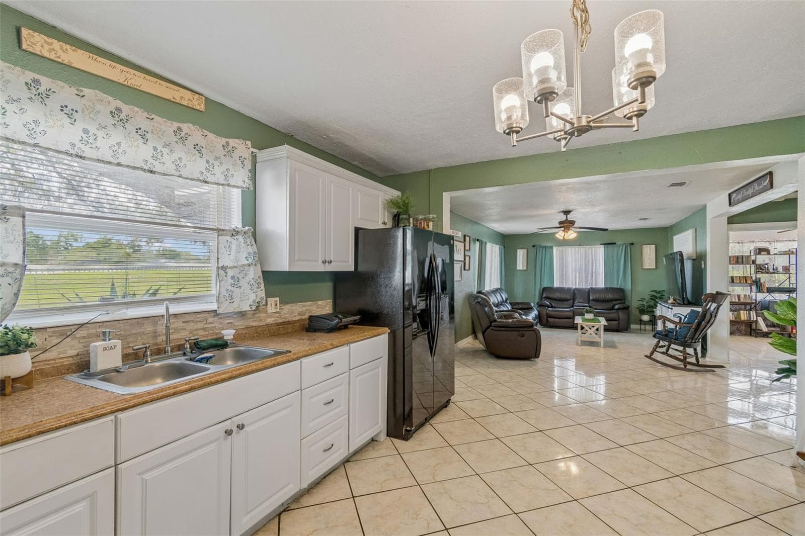 Single Family Residence at 7307 N HUNTLEY AVE, TAMPA, photo 10 of 33