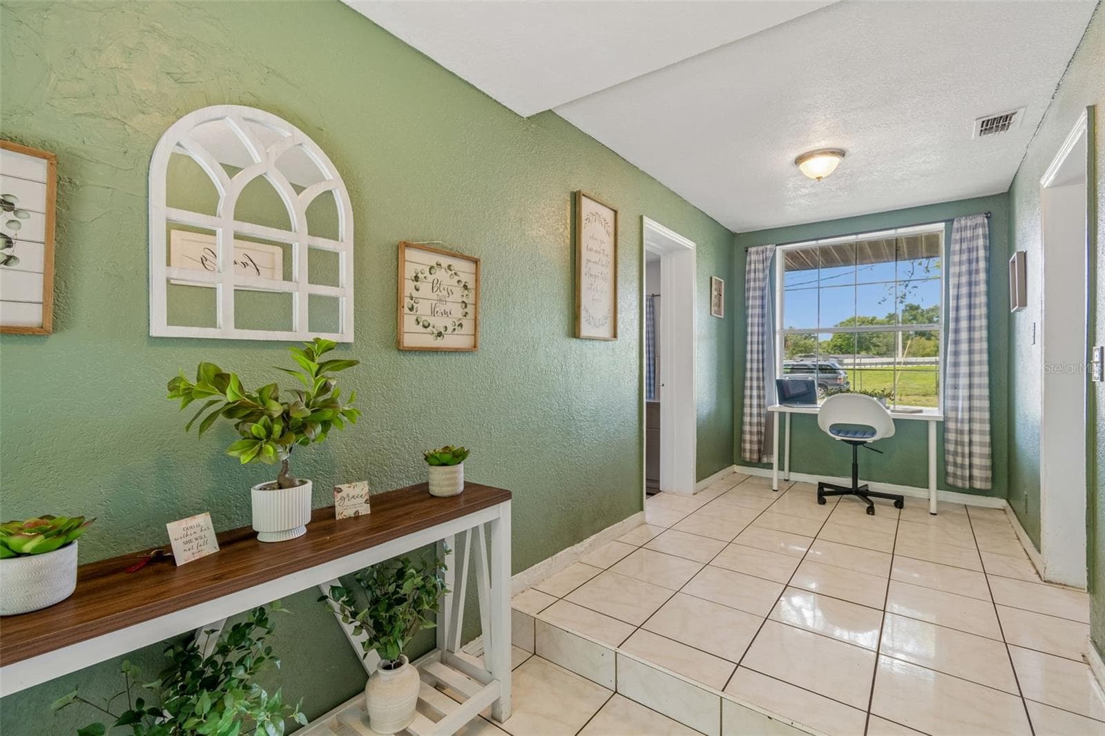 Single Family Residence at 7307 N HUNTLEY AVE, TAMPA, photo 15 of 33