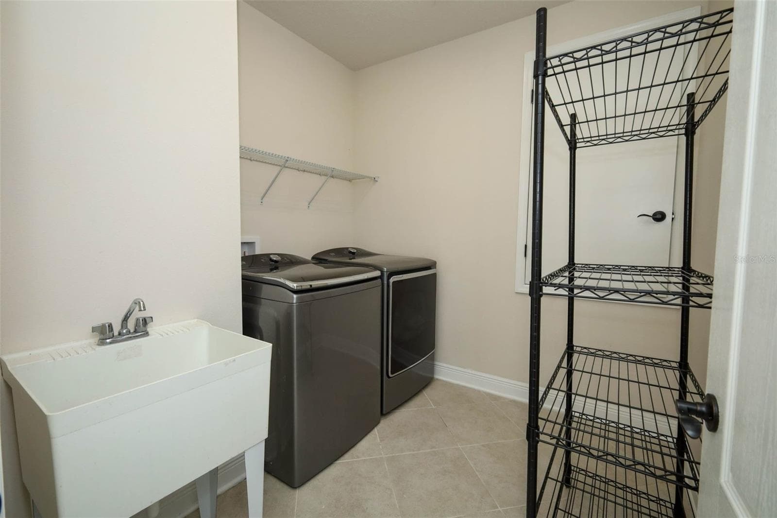 WASHER AND DRYER FULL WALKING AREA - 12397 STONE BARK TRL, ORLANDO