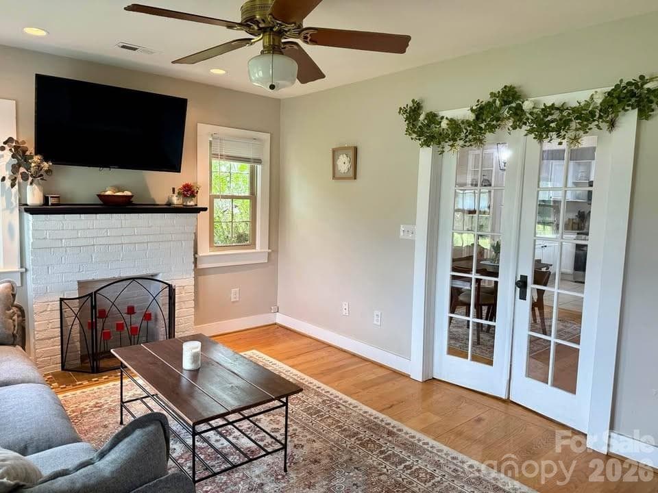 Livingroom - 116 Beverly Avenue, Hendersonville