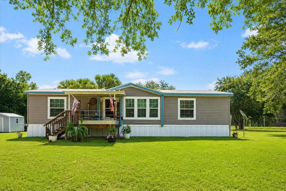 Manufactured Home at 152 KELLY LN, HAWTHORNE, photo 2 of 46
