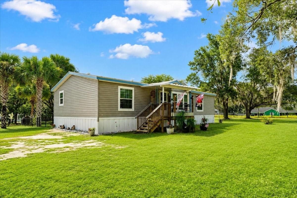 Manufactured Home at 152 KELLY LN, HAWTHORNE, photo 3 of 46