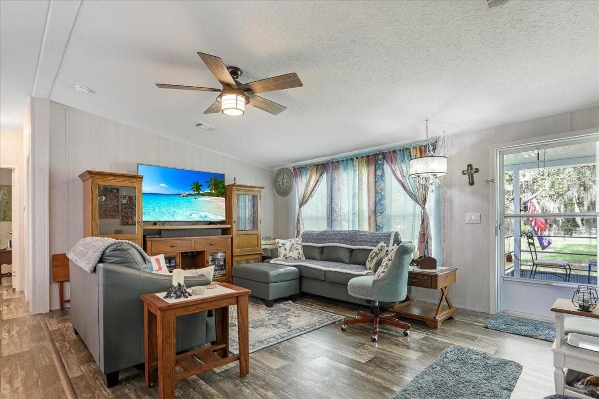 Manufactured Home at 152 KELLY LN, HAWTHORNE, photo 4 of 46