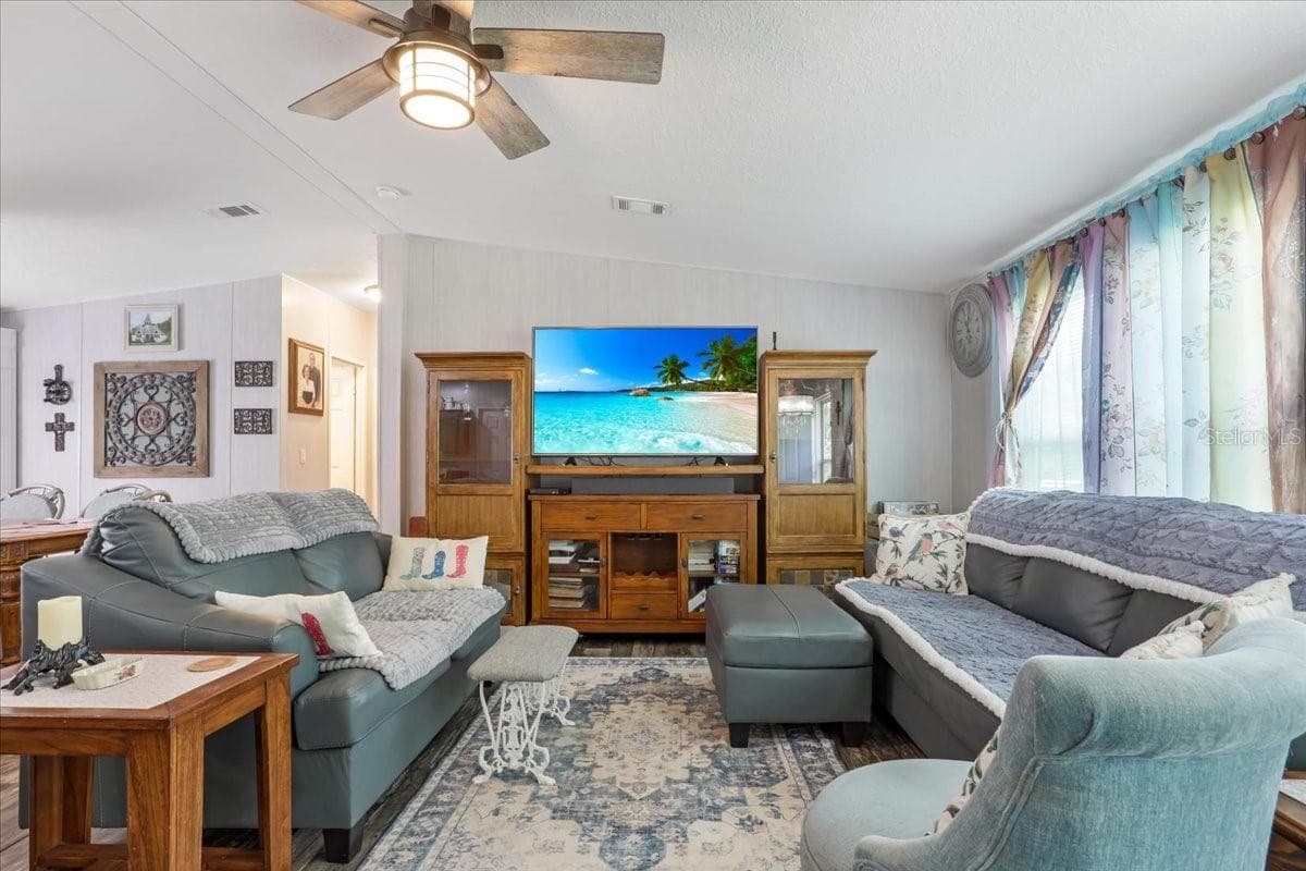 Manufactured Home at 152 KELLY LN, HAWTHORNE, photo 5 of 46