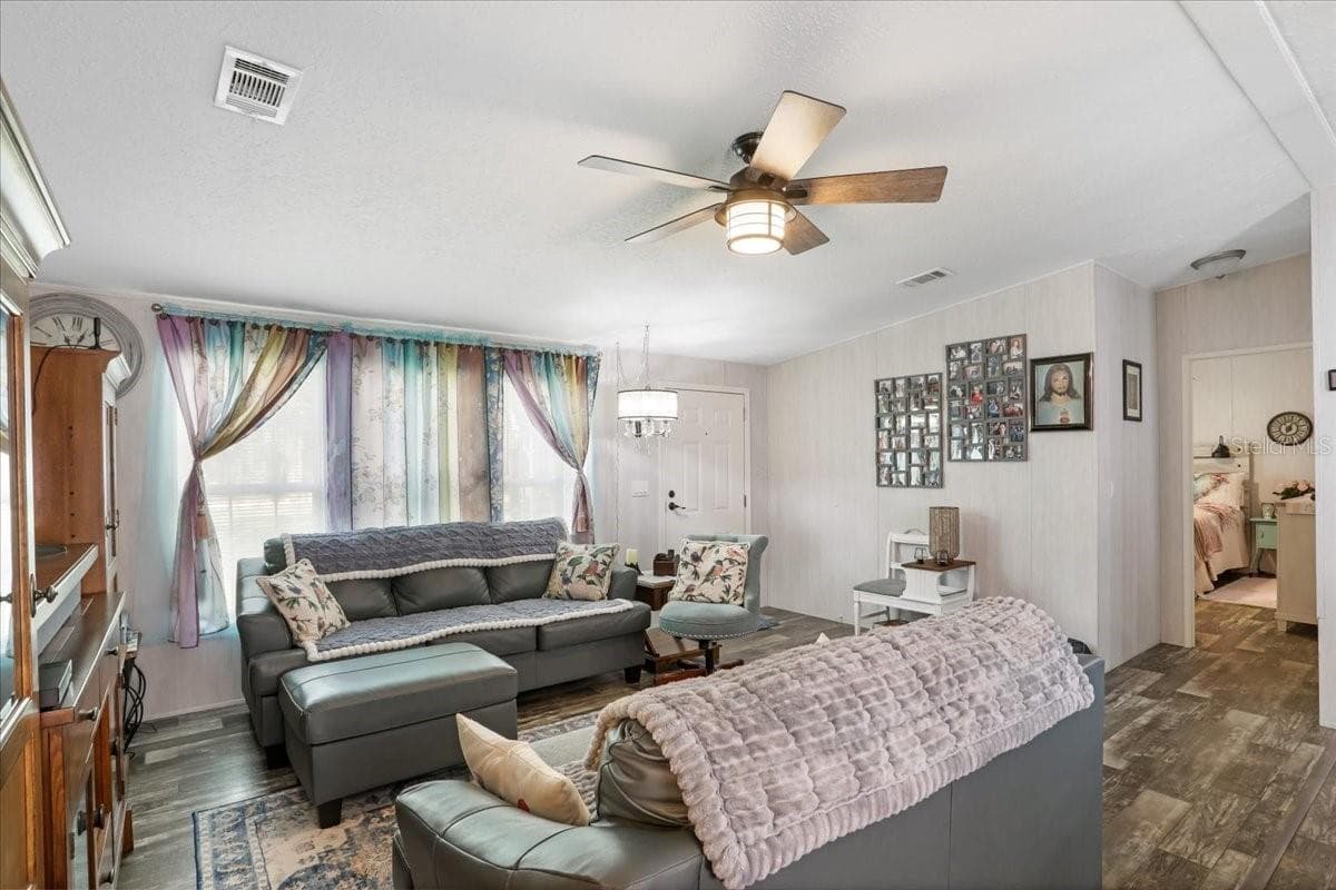Manufactured Home at 152 KELLY LN, HAWTHORNE, photo 6 of 46