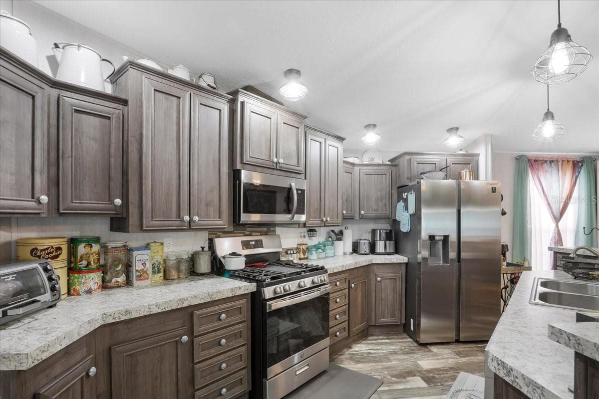 Manufactured Home at 152 KELLY LN, HAWTHORNE, photo 12 of 46