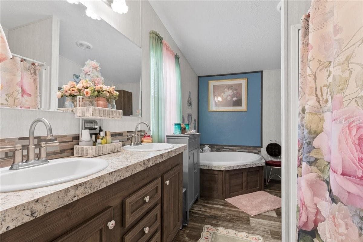 Manufactured Home at 152 KELLY LN, HAWTHORNE, photo 17 of 46