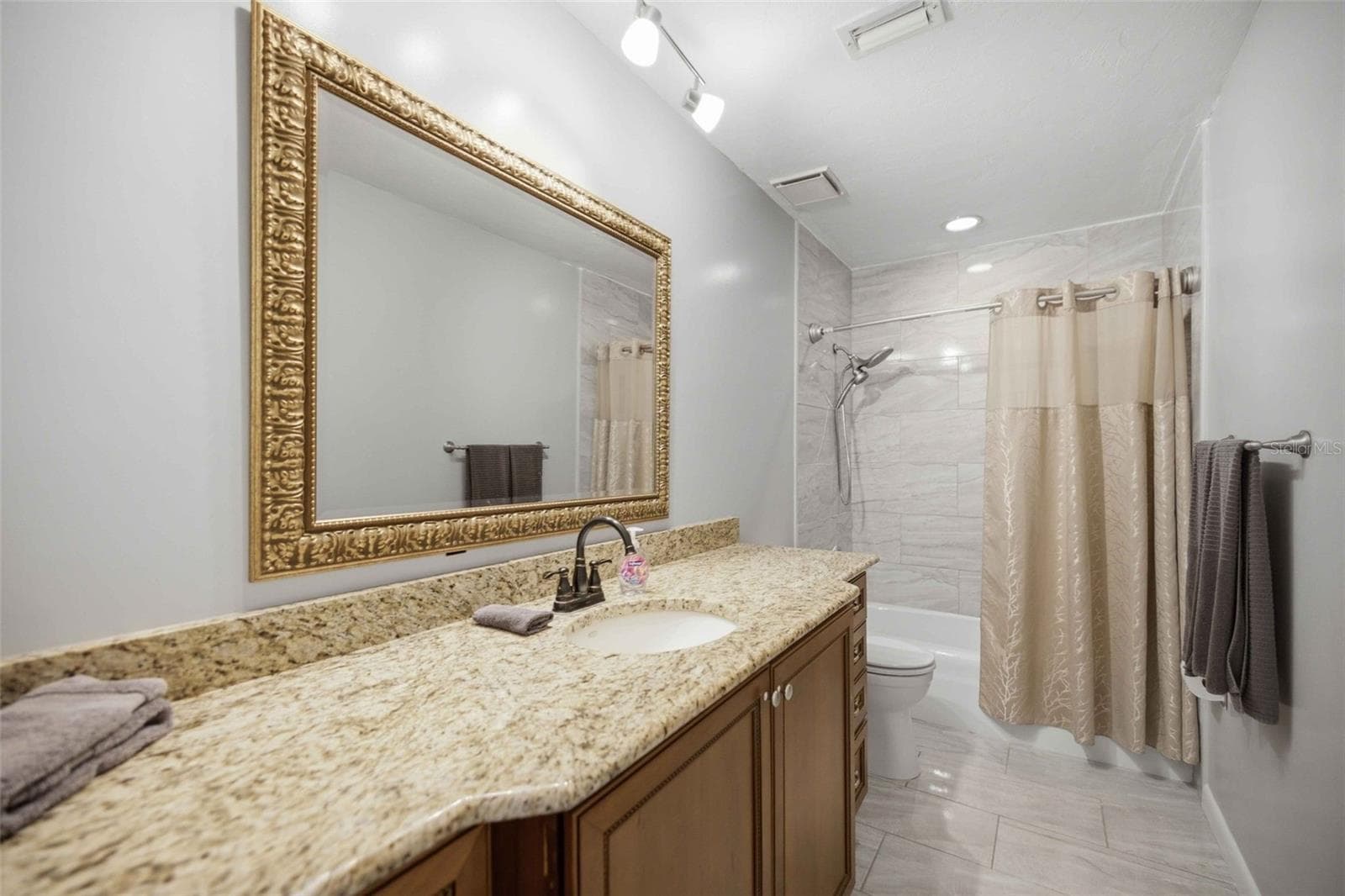 Hall Bathroom - 2830 SW 37TH DR, OCALA