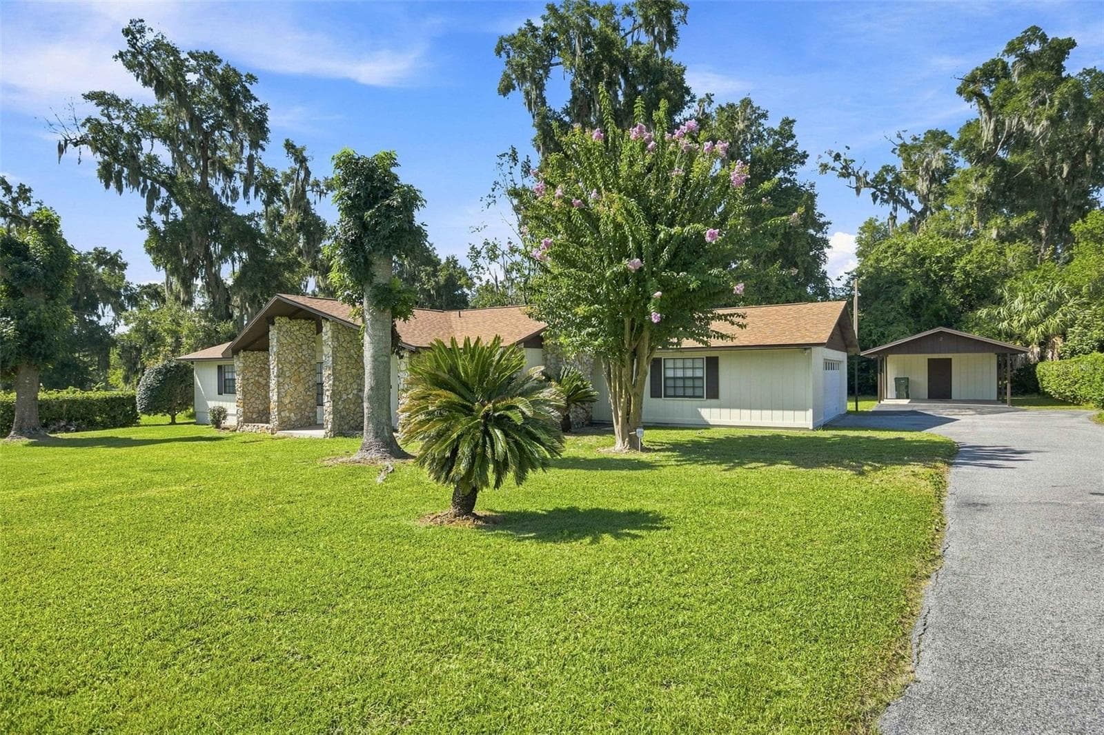 So Much Character! - 2830 SW 37TH DR, OCALA