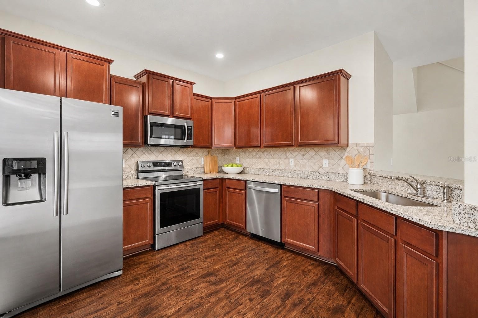 5520 Kinglethill Dr, Lithia FL 33547 - Kitchen - 5520 KINGLETHILL DR, LITHIA