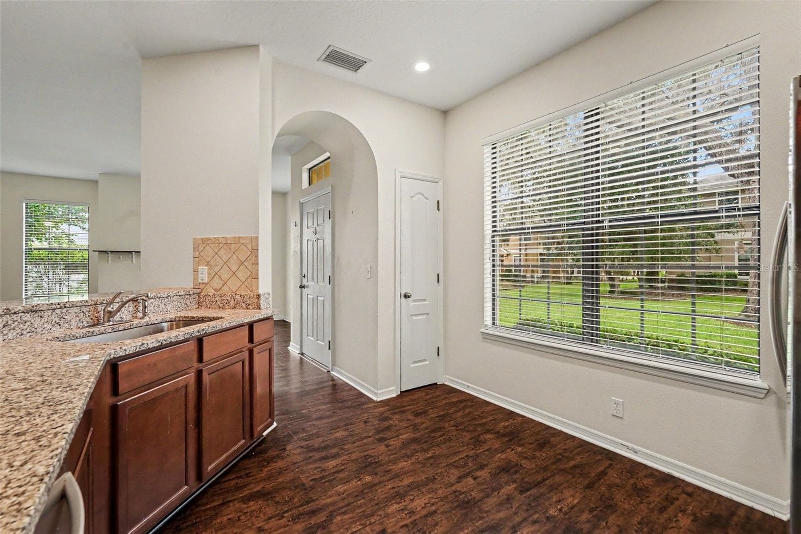 5520 Kinglethill Dr, Lithia FL 33547 - Kitchen - 5520 KINGLETHILL DR, LITHIA