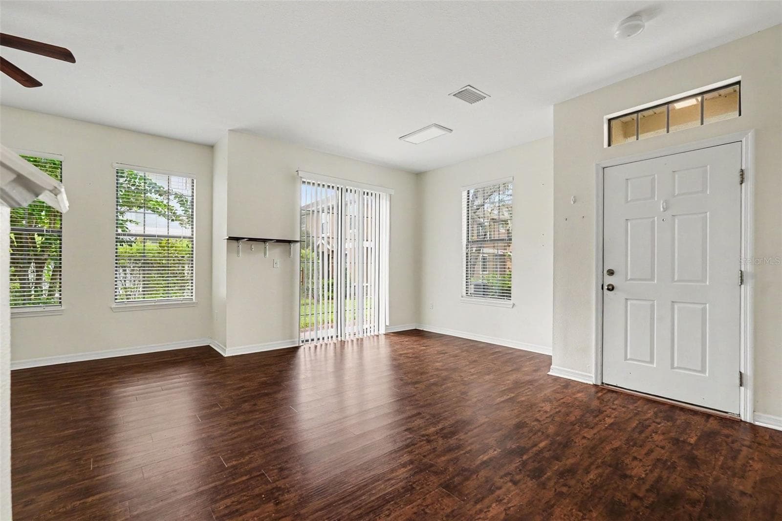 5520 Kinglethill Dr, Lithia FL 33547 - Entry/Dining Area - 5520 KINGLETHILL DR, LITHIA