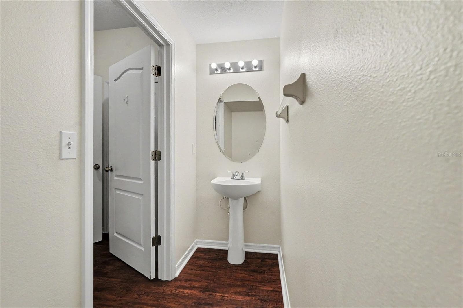 5520 Kinglethill Dr, Lithia FL 33547 - Half Bath - 5520 KINGLETHILL DR, LITHIA