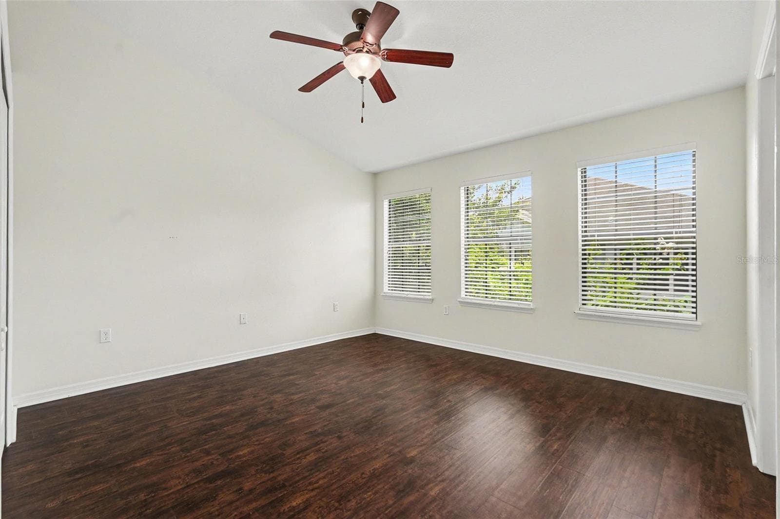 5520 Kinglethill Dr, Lithia FL 33547 - Primary Bedroom - 5520 KINGLETHILL DR, LITHIA