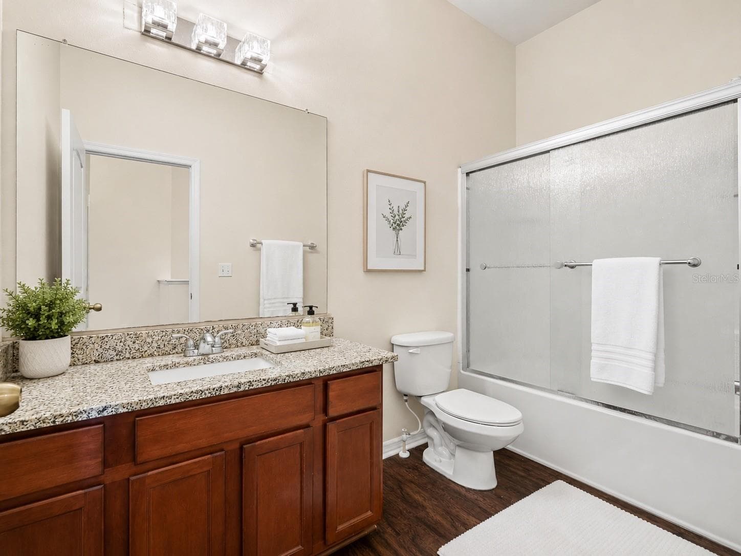 5520 Kinglethill Dr, Lithia FL 33547 - Secondary Bathroom - 5520 KINGLETHILL DR, LITHIA