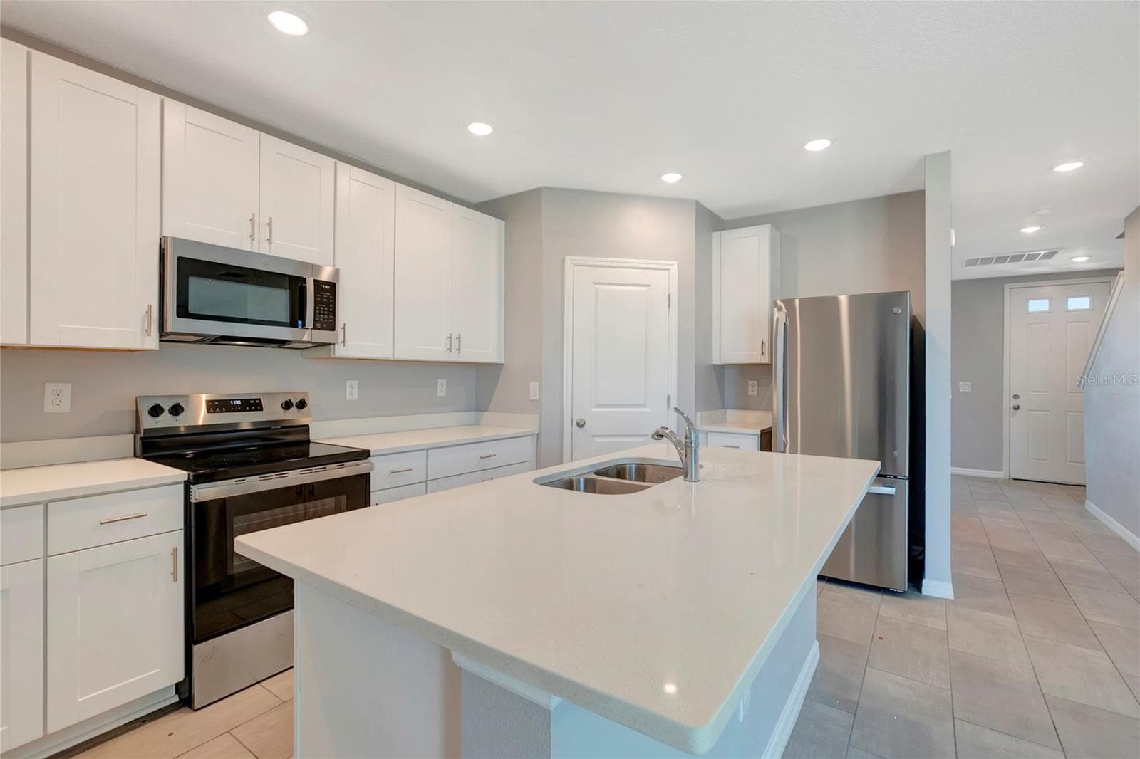 Single Family Residence at 38689 HARLOW ROSE DR, ZEPHYRHILLS, photo 13 of 49