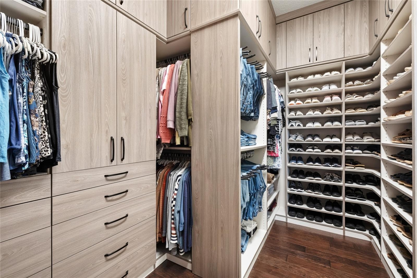 Primary Closet - 15475 SHOREBIRD LN, WINTER GARDEN