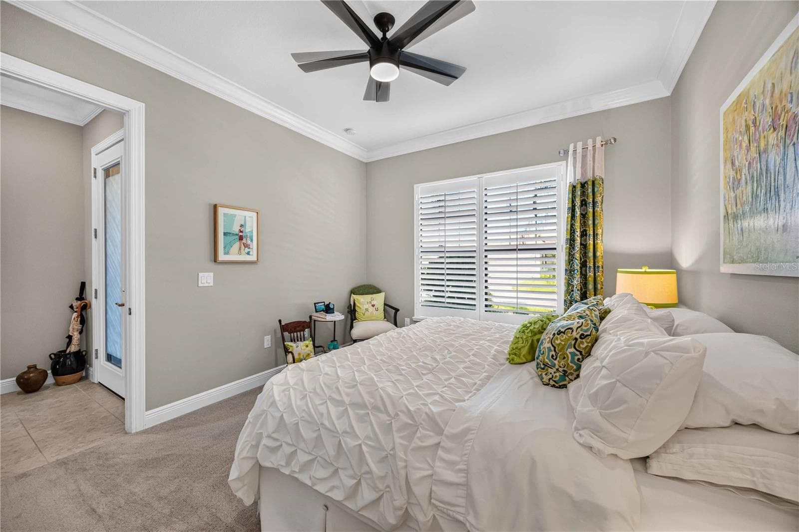 Ensuite bedroom #1 with tub/shower combination - 24232 GALLBERRY DR, VENICE