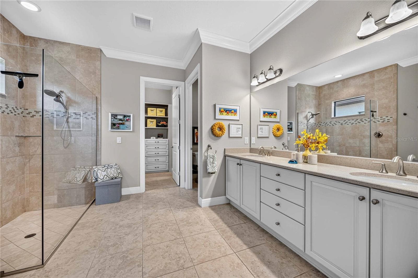 Bright and Light - 24232 GALLBERRY DR, VENICE