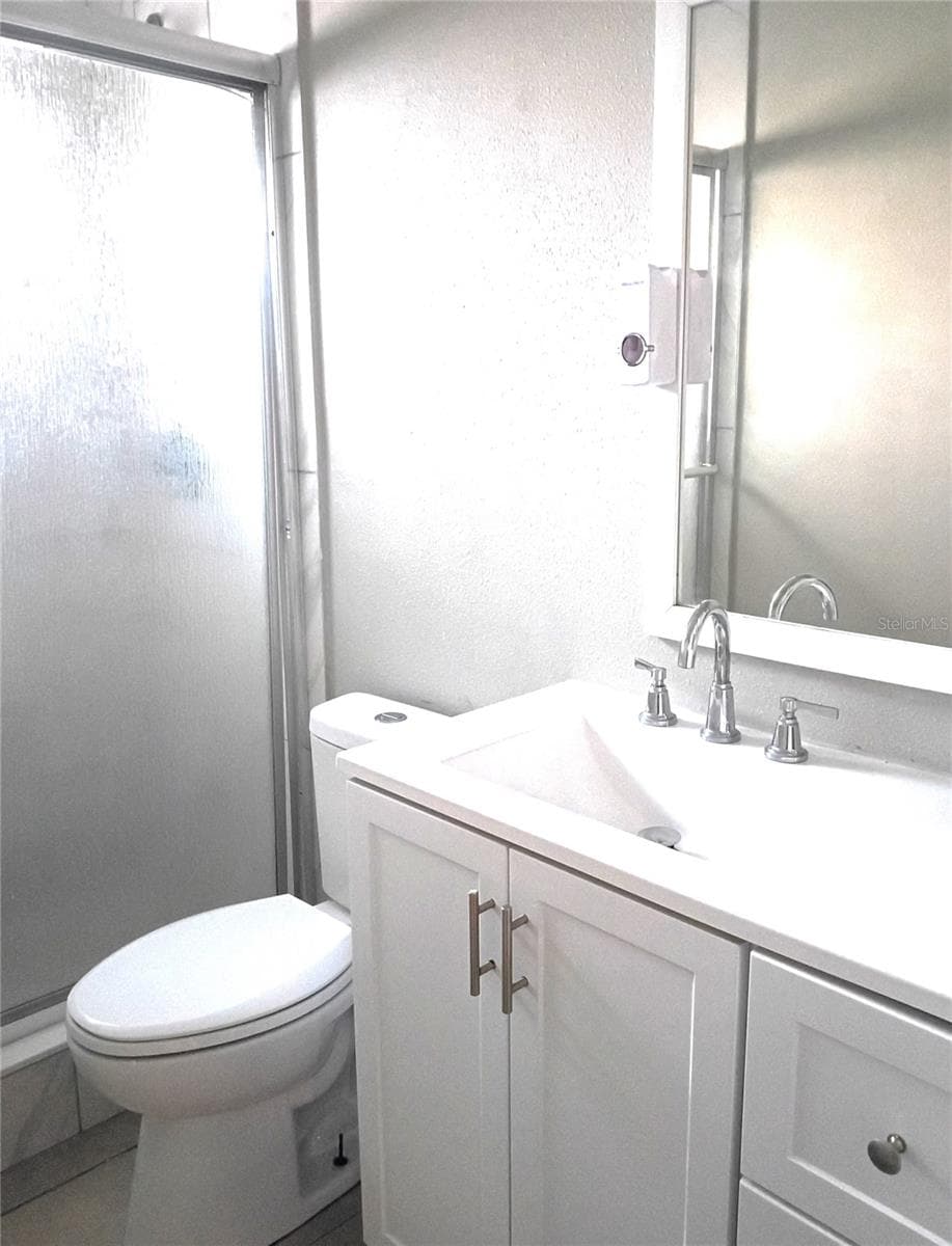 Bathroom Vanity - 2010 PINE AVE, HAINES CITY