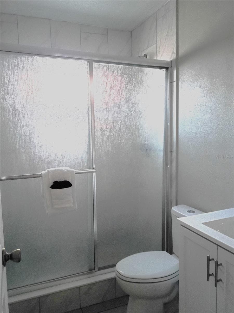 Bathroom Shower - 2010 PINE AVE, HAINES CITY