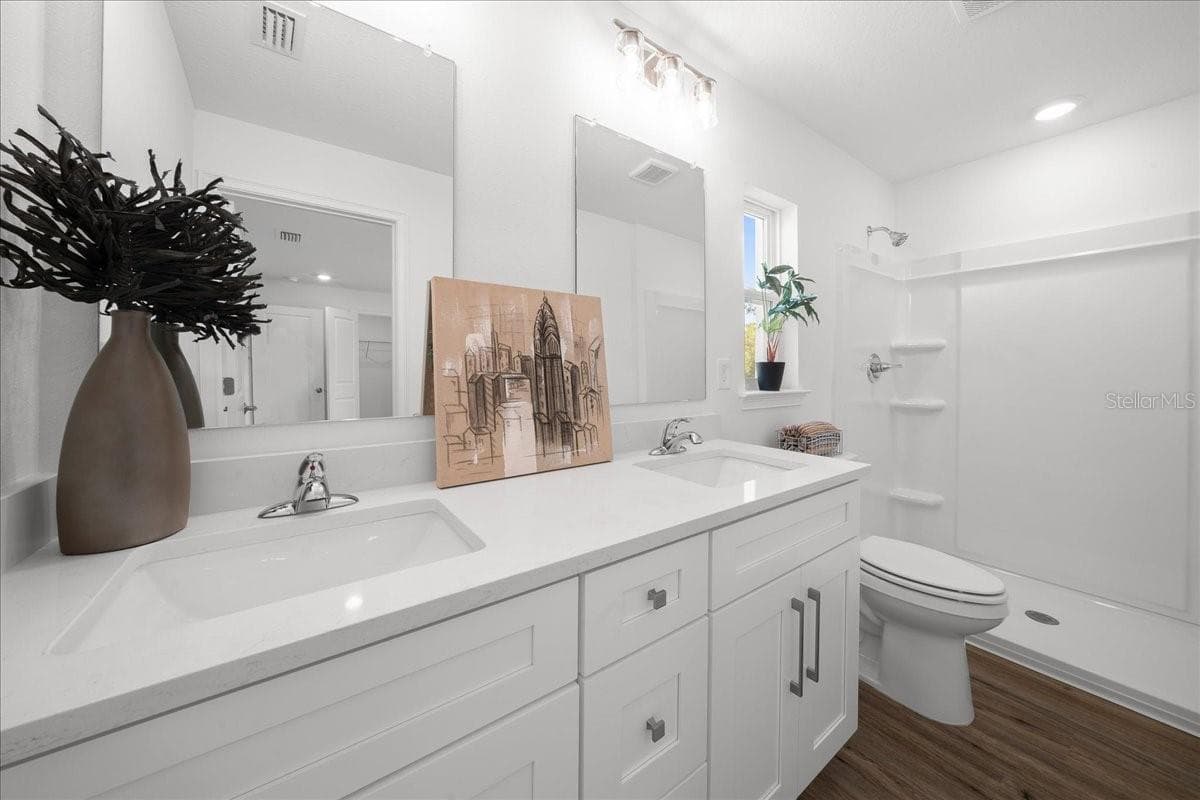 Primary Bathroom with Double Vanity - 6241 FREEPORT DR, SPRING HILL