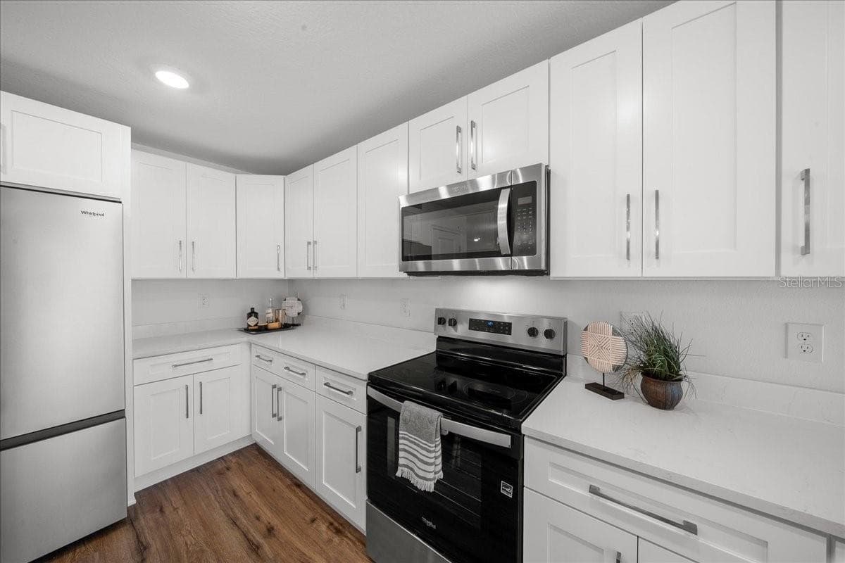 Kitchen - 6241 FREEPORT DR, SPRING HILL