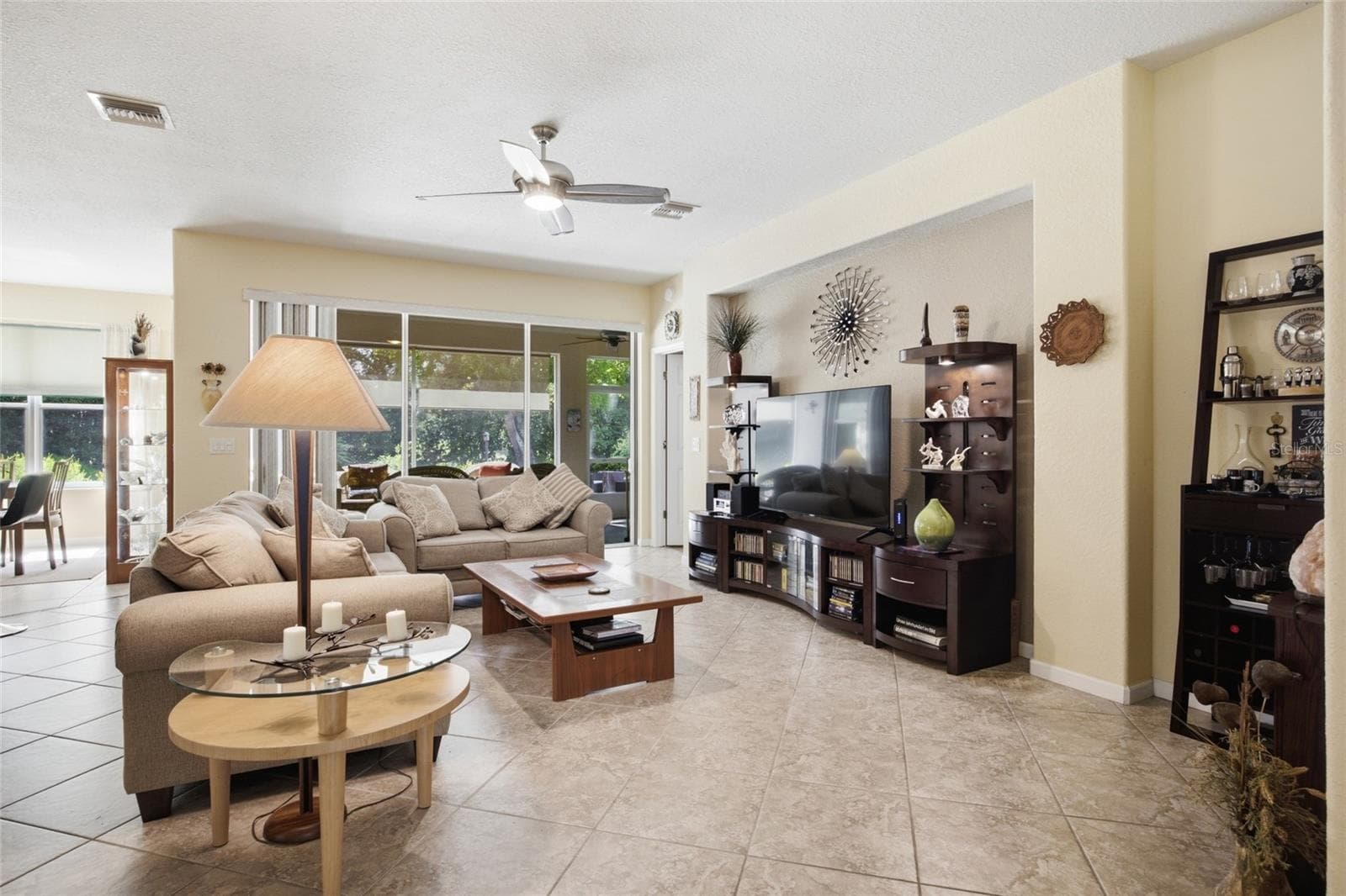 Living room entertainment alcove - 9457 SW 66TH LOOP, OCALA