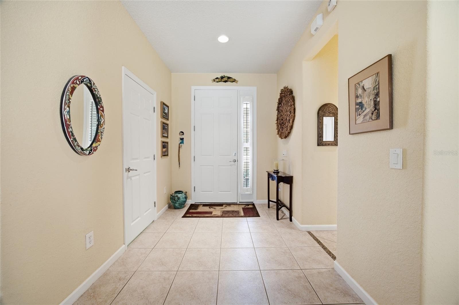 Front door entrance foyer - 9457 SW 66TH LOOP, OCALA