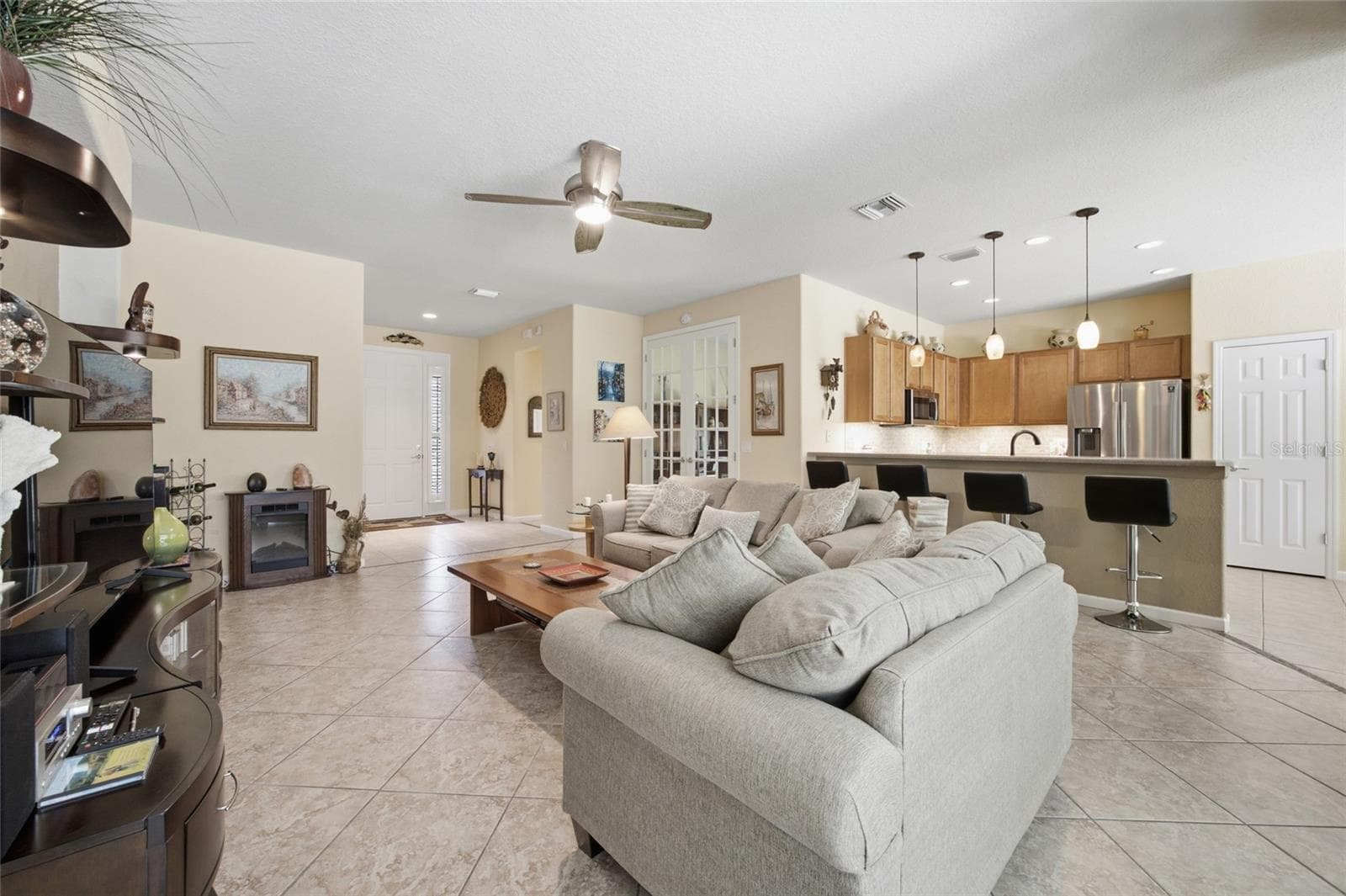 Living room and kitchen - 9457 SW 66TH LOOP, OCALA