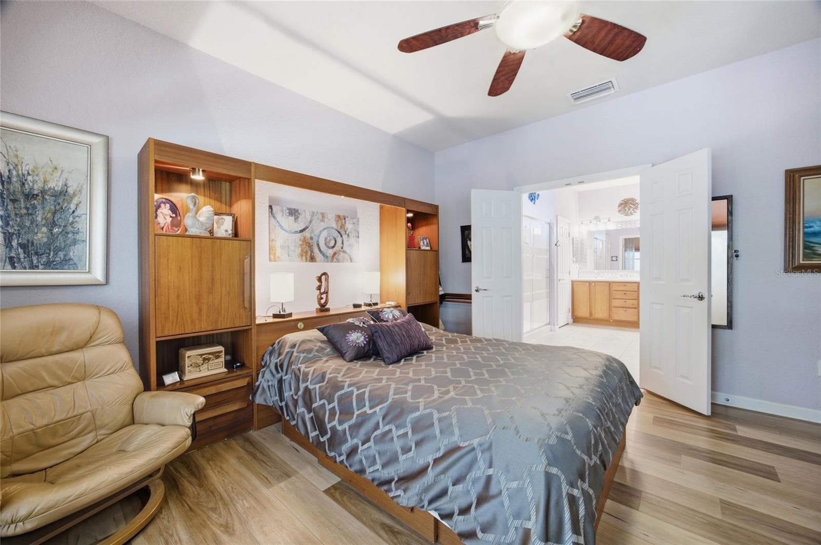 Primary bedroom to en suite bath - 9457 SW 66TH LOOP, OCALA