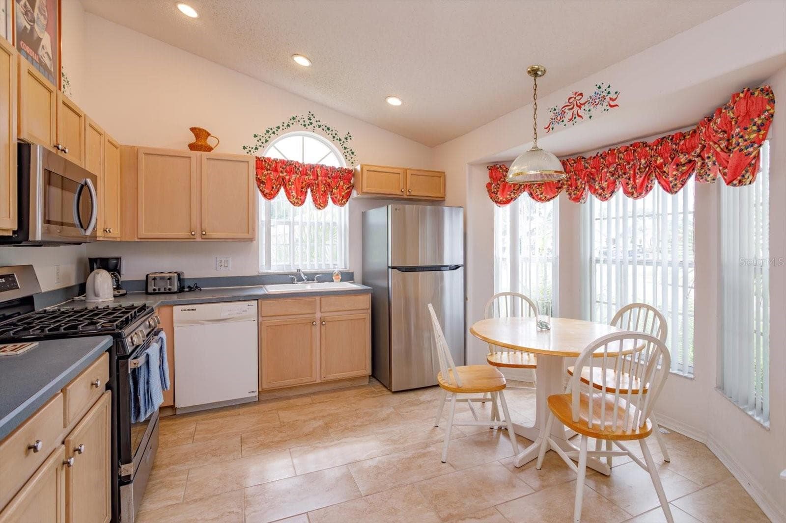 Single Family Residence at 4655 CHEYENNE POINT TRL, KISSIMMEE, photo 6 of 23