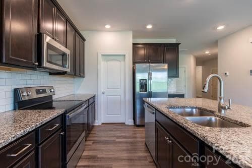 Granite Countertops - 216 Crane Creek Way, Lexington