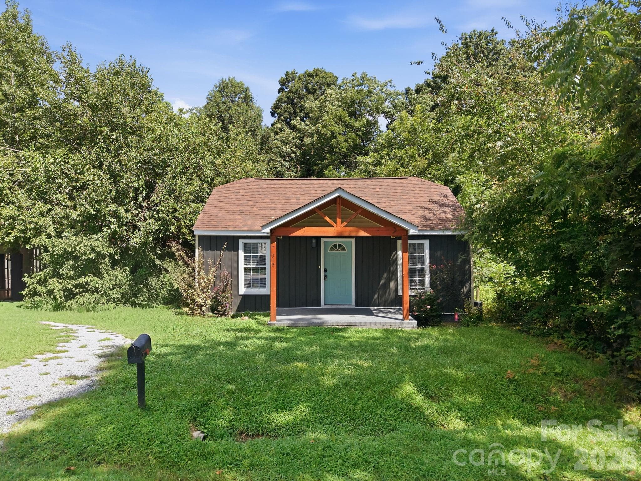 Single Family Residence at 315 Pineview Street, Kannapolis, photo 4 of 35