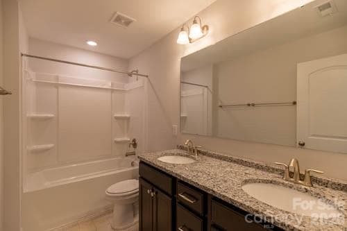 Hallway Full Bathroom w Double Sinks - 216 Crane Creek Way, Lexington
