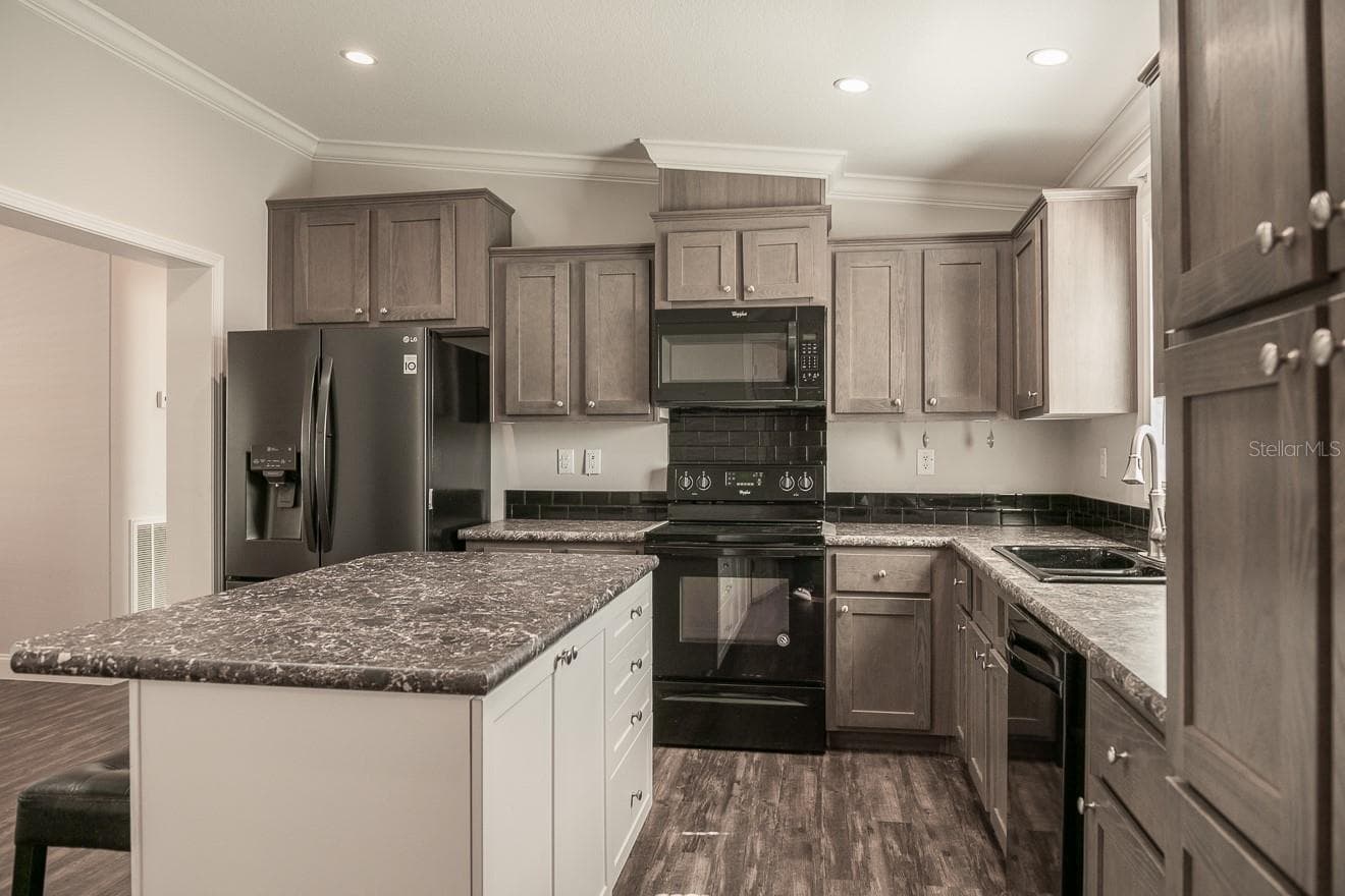 Manufactured Home at 9343 SCEPTER AVE, BROOKSVILLE, photo 15 of 44