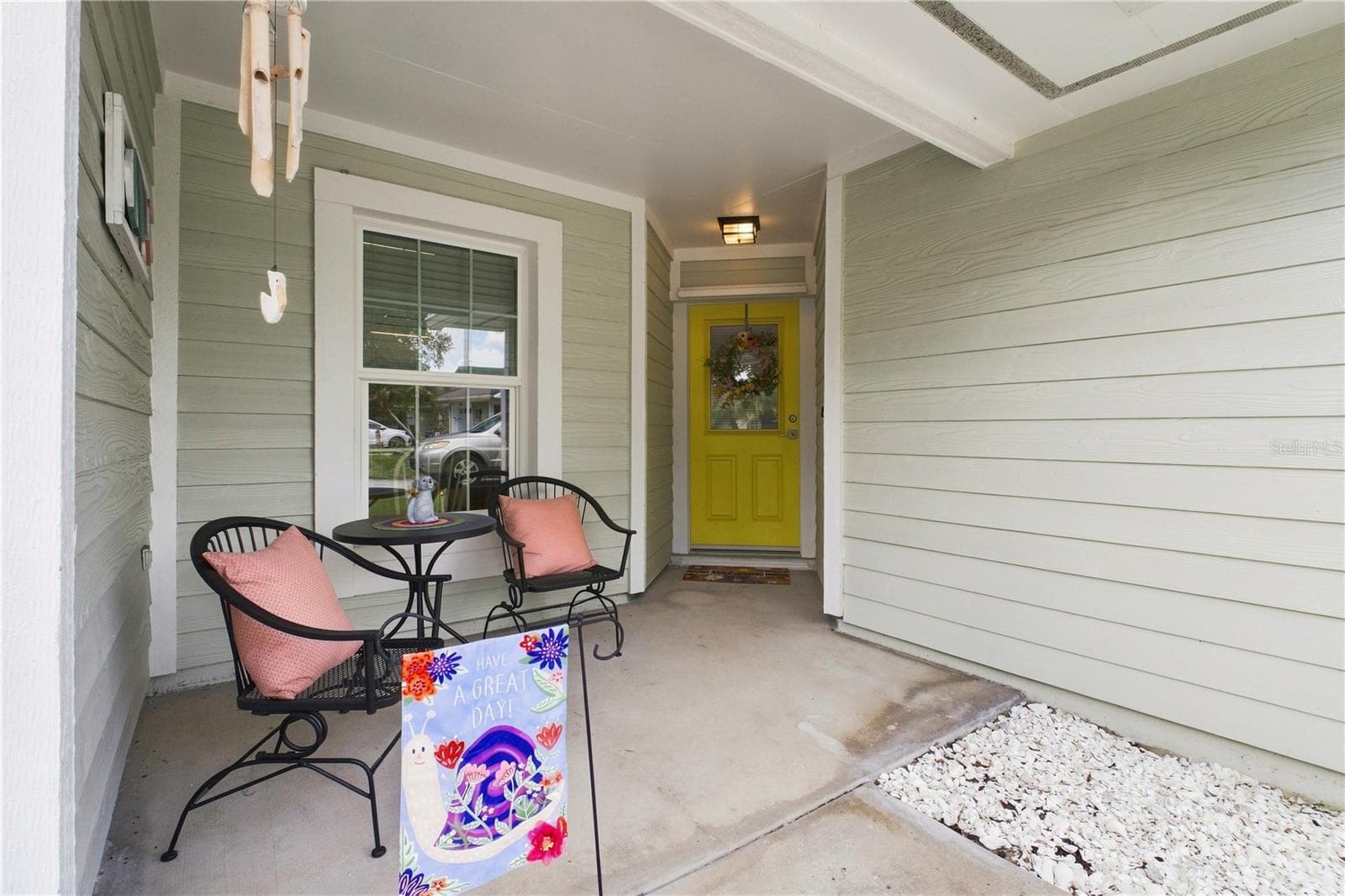 Welcoming Front Porch - 864 FRANKLIN CIR, PALM HARBOR