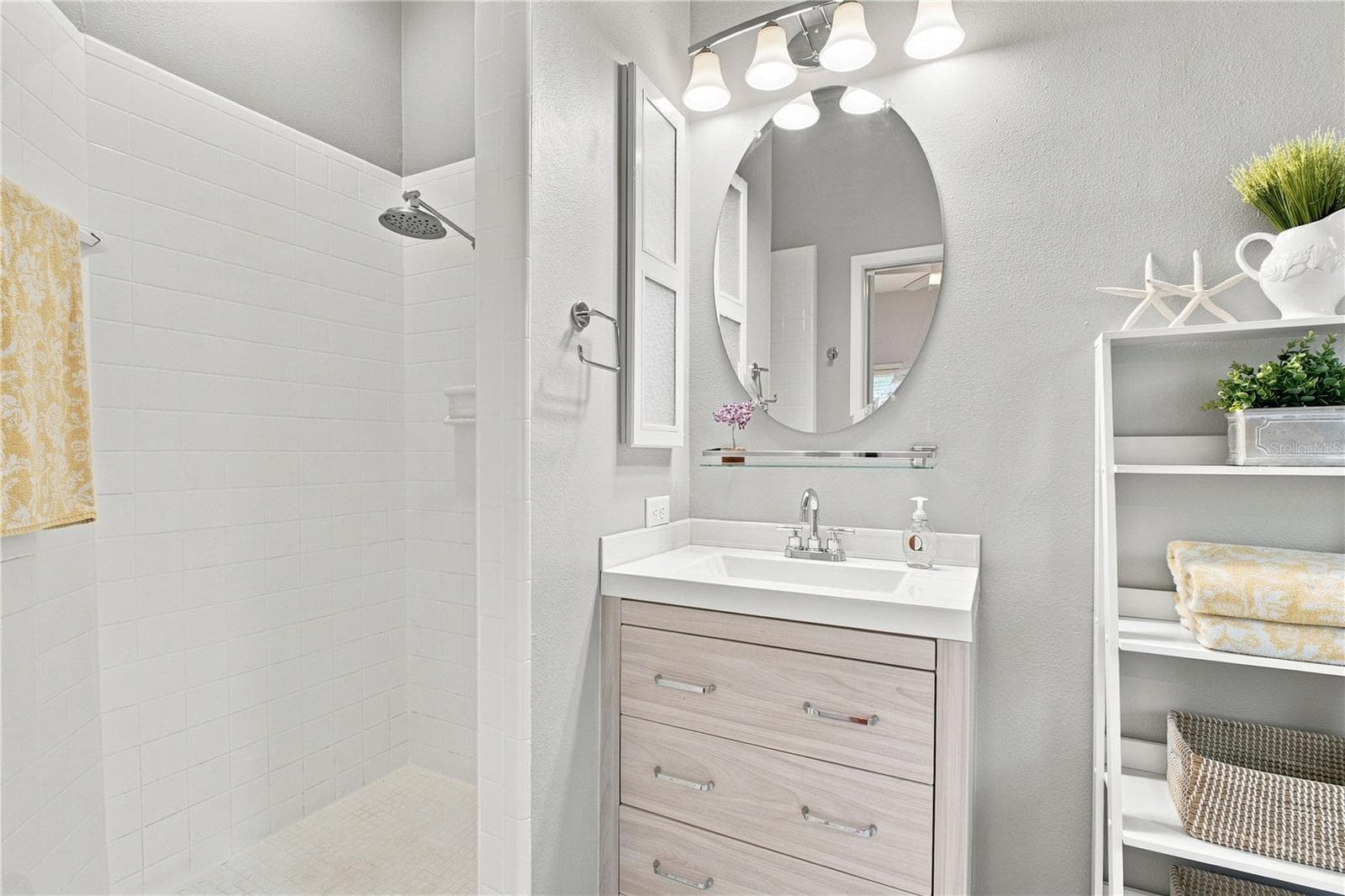 Large Walk-in Shower - 864 FRANKLIN CIR, PALM HARBOR