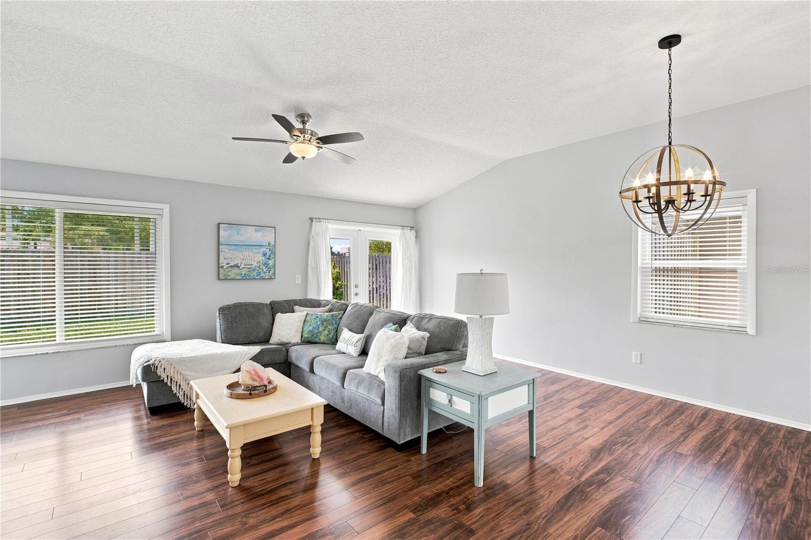 Large Living Room - 864 FRANKLIN CIR, PALM HARBOR