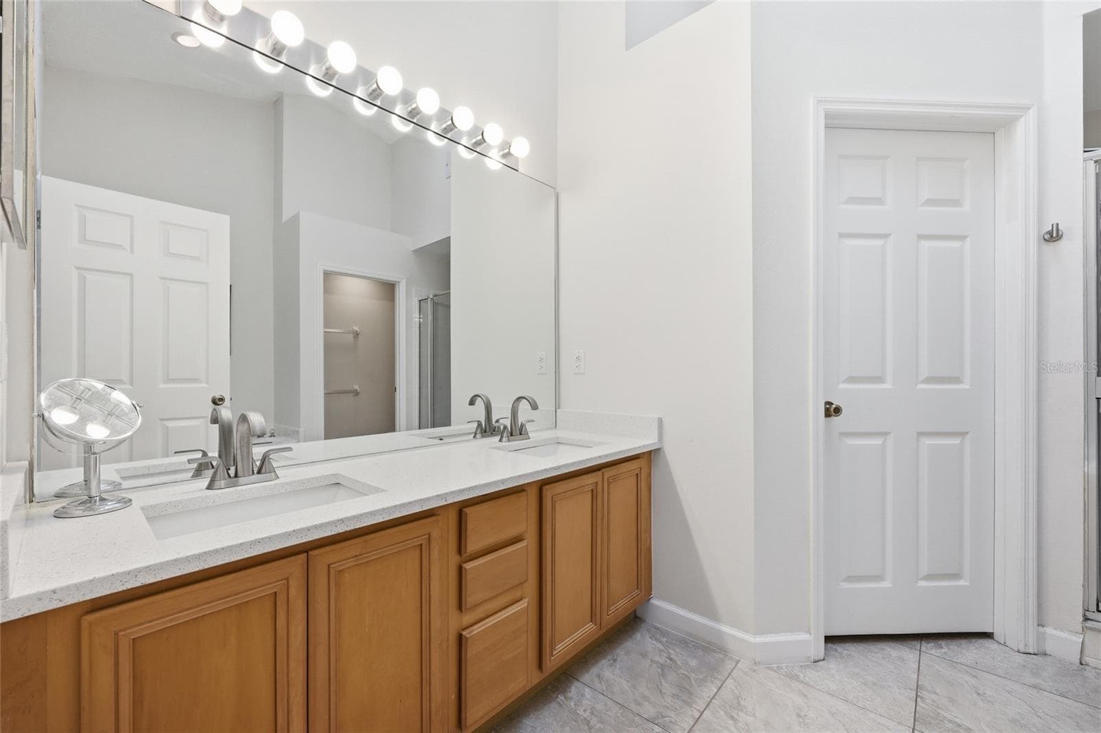 Master Dual Sinks - 115 N WEATHERSFIELD AVE, ALTAMONTE SPRINGS