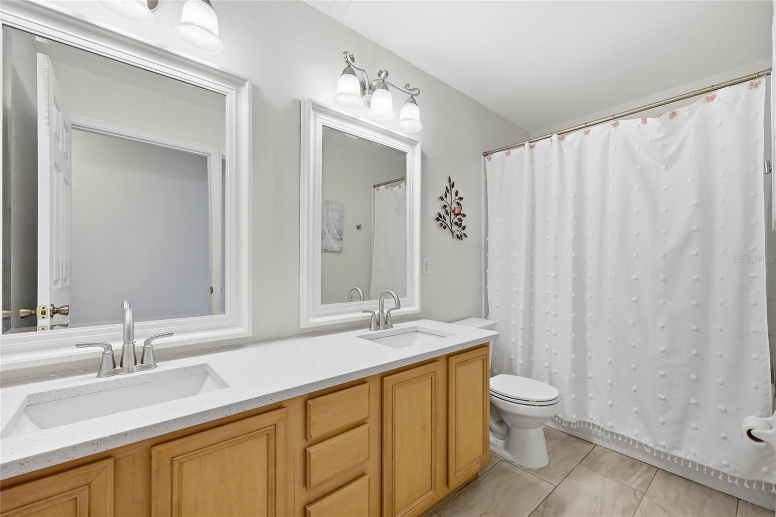 Bathroom 2 w/dual sinks - 115 N WEATHERSFIELD AVE, ALTAMONTE SPRINGS