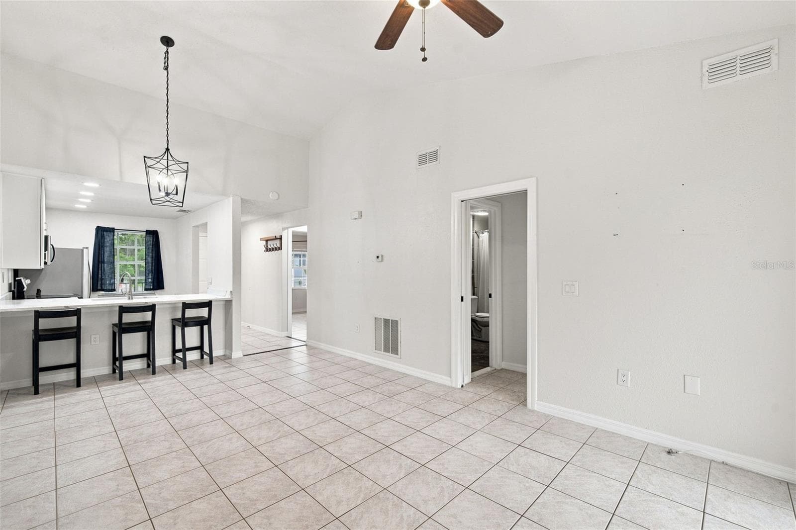 Condominium at 5005 BORDEAUX VILLAGE PL #202, TAMPA, photo 7 of 38